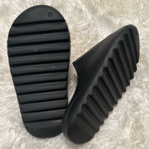 Womens Black slides - Picture 4 of 4